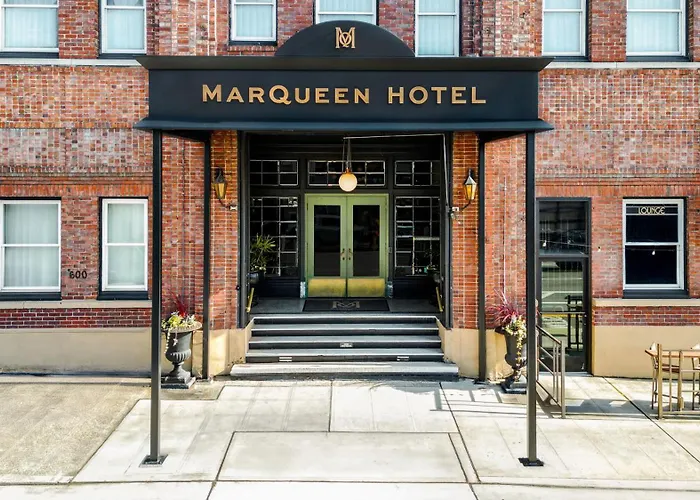 Marqueen Hotel - Newly Renovated